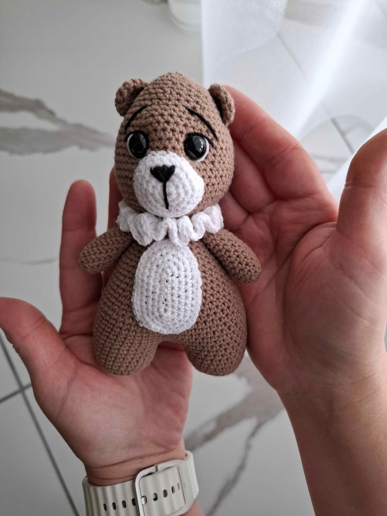 Rankų darbo nertas žaislas – Meškiukas 14cm