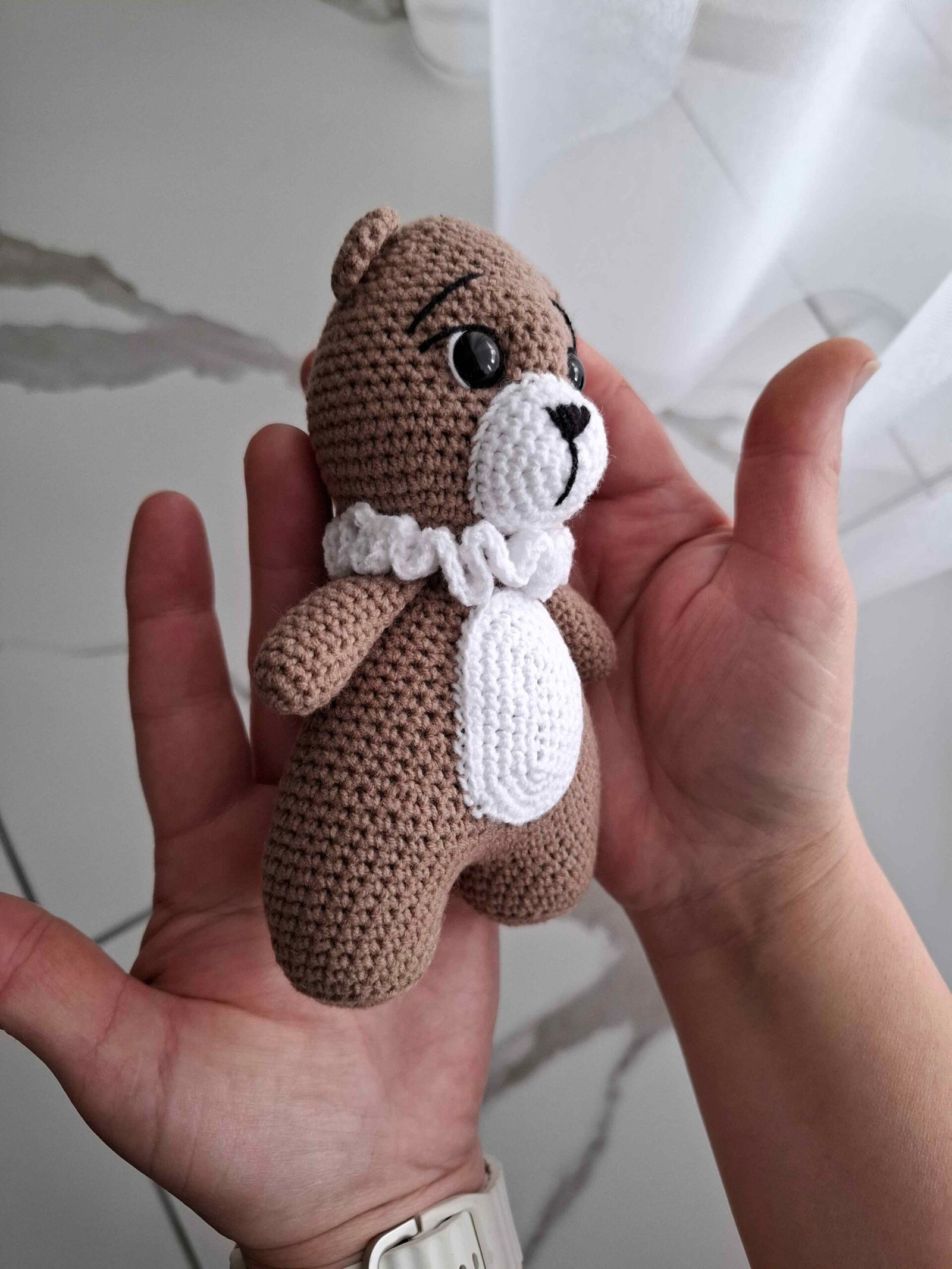 Rankų darbo nertas žaislas – Meškiukas 14cm – vaizdas 2