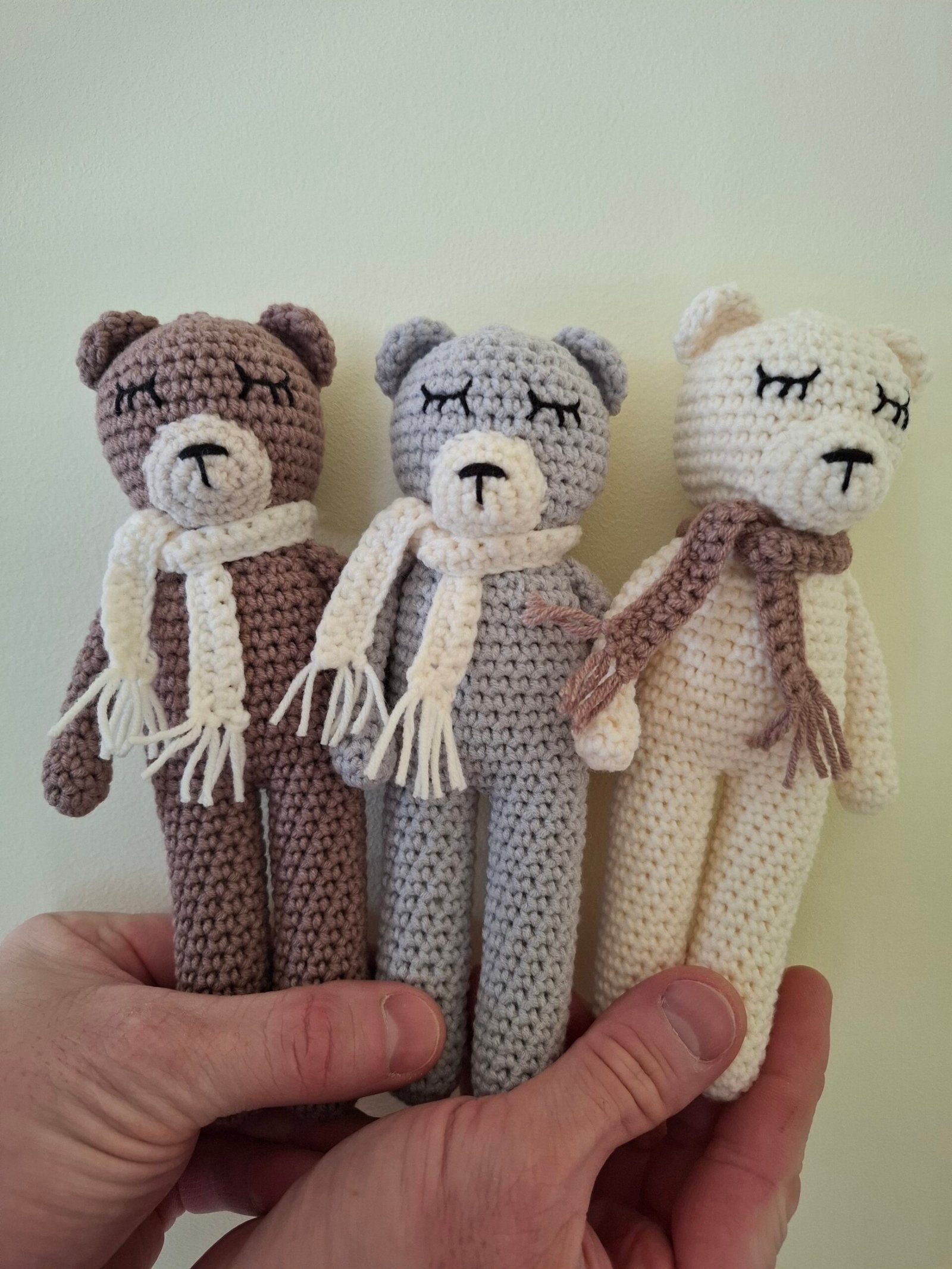 Rankų darbo nertas - Meškiukas 19cm