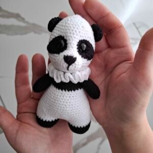 Rankų darbo nertas žaislas – Panda 14cm